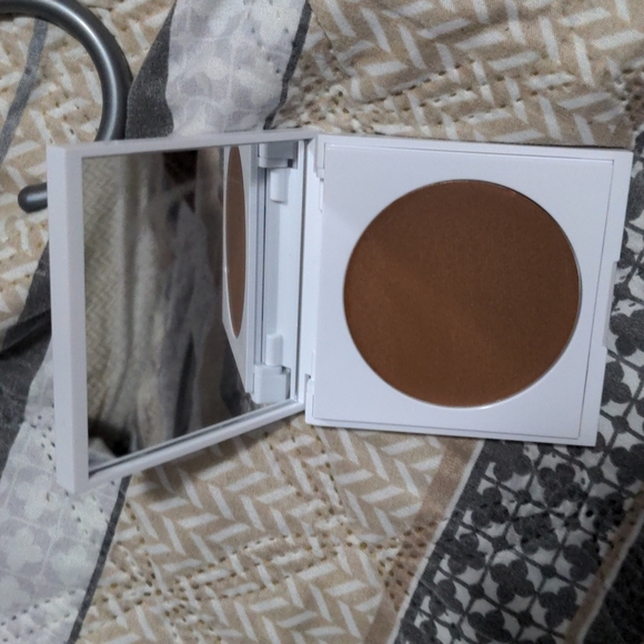 Honest Beauty everything  foundation - Picture 3 of 4